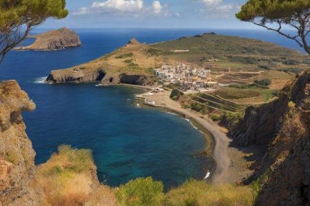 Exploring the Island of Ustica: History, Curiosities and Must-See Attractions